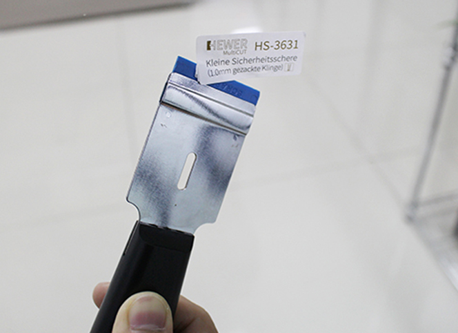 太神奇了！多用途清潔刮刀，輕松刮走黏膠垢