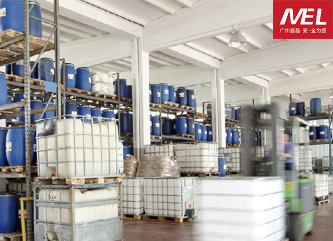 化工物品很危險(xiǎn)，儲(chǔ)存使用過(guò)程很重要！